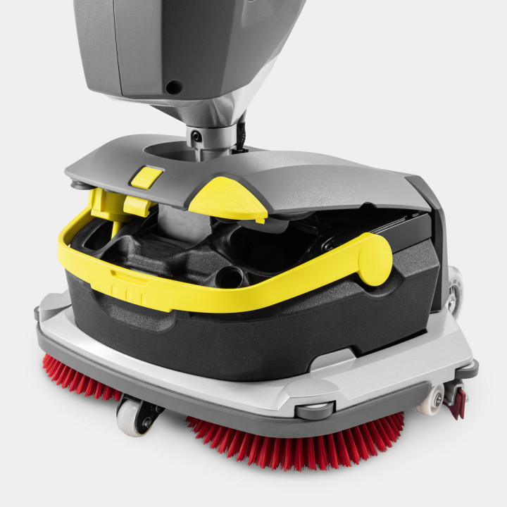 vue du moteur et des brosses de l'autolaveuse K-Mop 46 Bp Pack