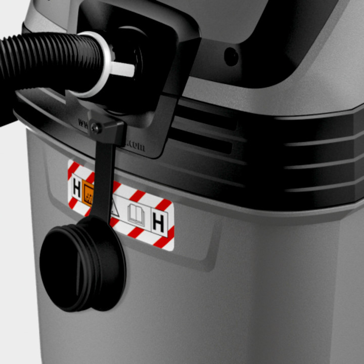 gros plan sur le branchement du flexible de l'aspirateur NT 30/1 Ap Te H