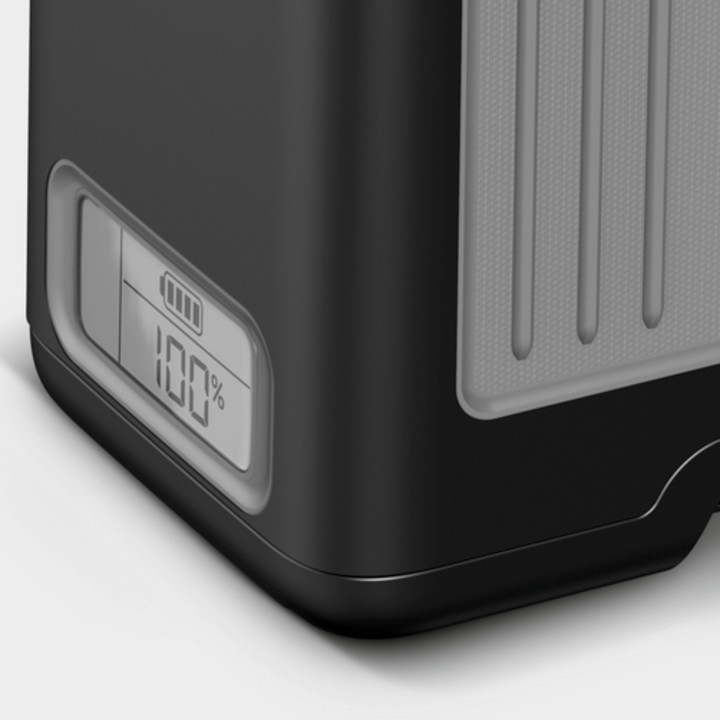 gros plan du coin de la batterie montrant l'écran du niveau de charge