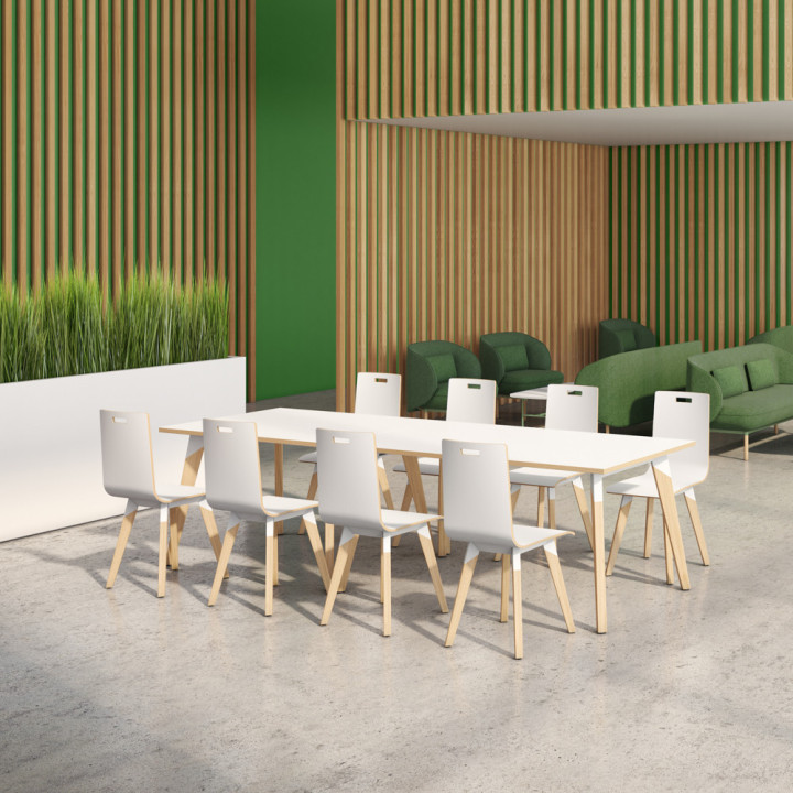 photo d'une table rectangulaire entourée de chaises EVASION en hêtre couleur blanc