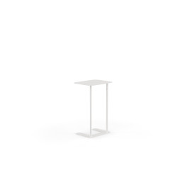 vue de 3/4 de la table d'appoint ZELIE blanche