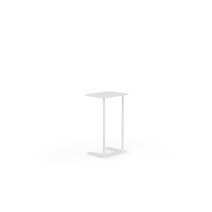 vue de 3/4 de la table d'appoint ZELIE blanche