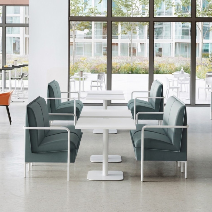 mise en situation de tables carrées blanches ELOISE