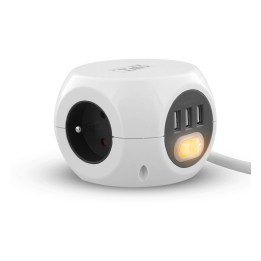 vue du cube allumé présentant une prise de courant et 3 ports USB