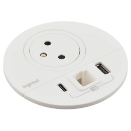 vue de face de l'obturateur électrifié avec 1 prise de courant et 1 port USB-A et 1 port USB-C blanc